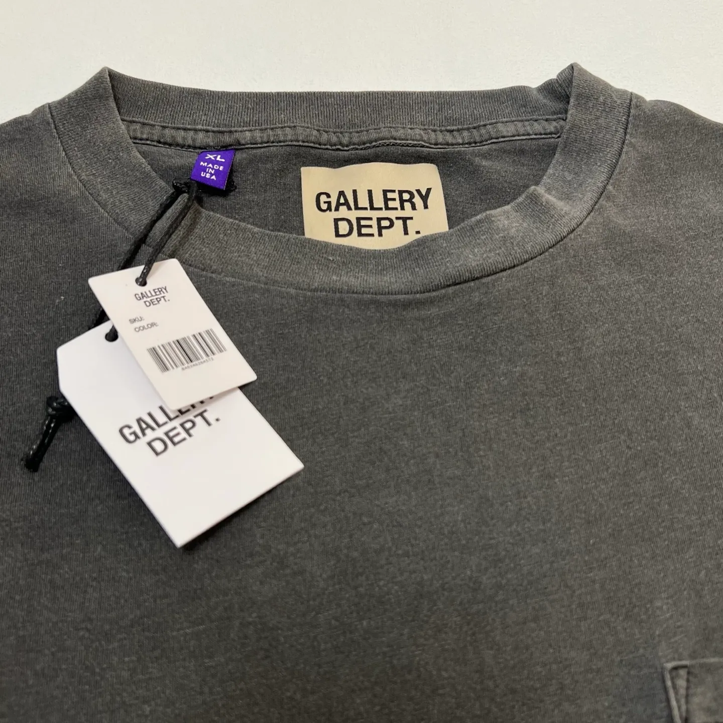 GALLERY DEPT. AUGI SLEEVELESS TEE/VINTAGE BLACK/NAVY/WHT English pocket sleeveless vest TEE Washed black/navy blue/white S-XL Same as the original version Super comfortable summer brushed lightweight material No sense of comfort on the upper body Loose and crisp fit Comfortable and breathable